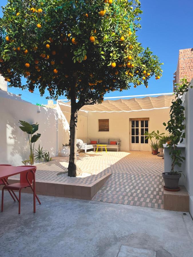 Design & Art, Patio With Orange Tree, Near Seville Carrion de Los Cespedes 외부 사진