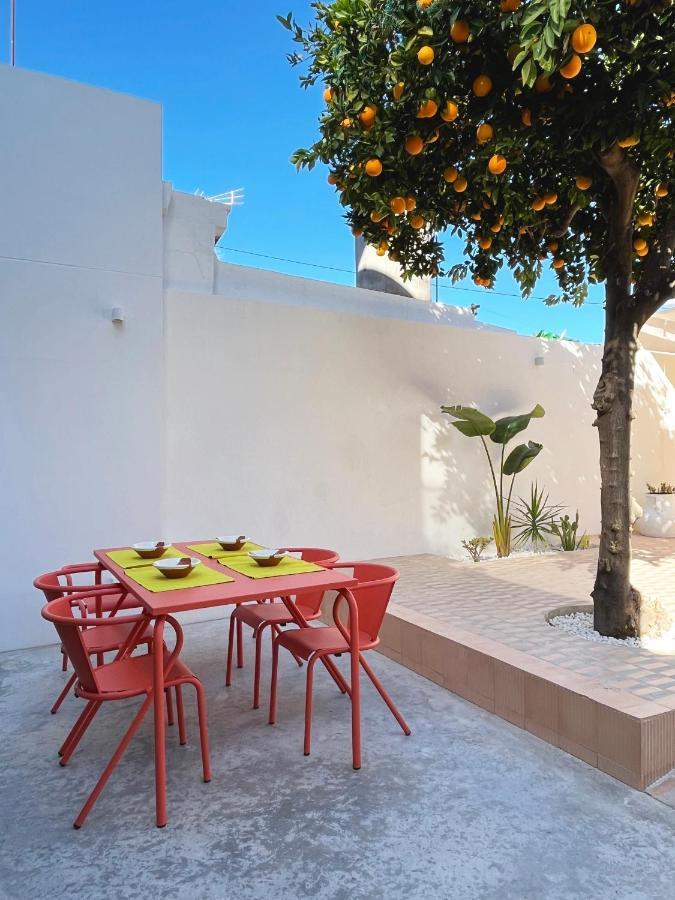 Design & Art, Patio With Orange Tree, Near Seville Carrion de Los Cespedes 외부 사진